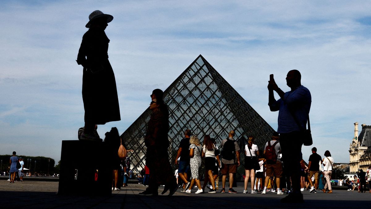 Francia desaloja el museo del Louvre y el Palacio de Versalles ante el temor de un atentado