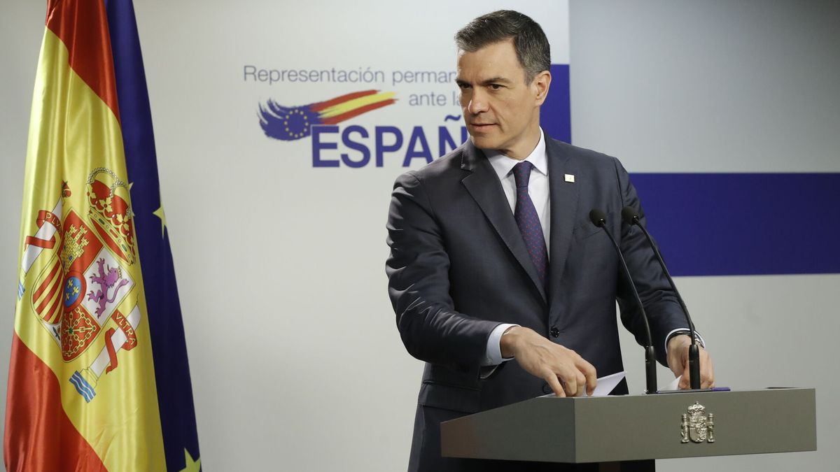 Sánchez pincha en España y triunfa en Europa