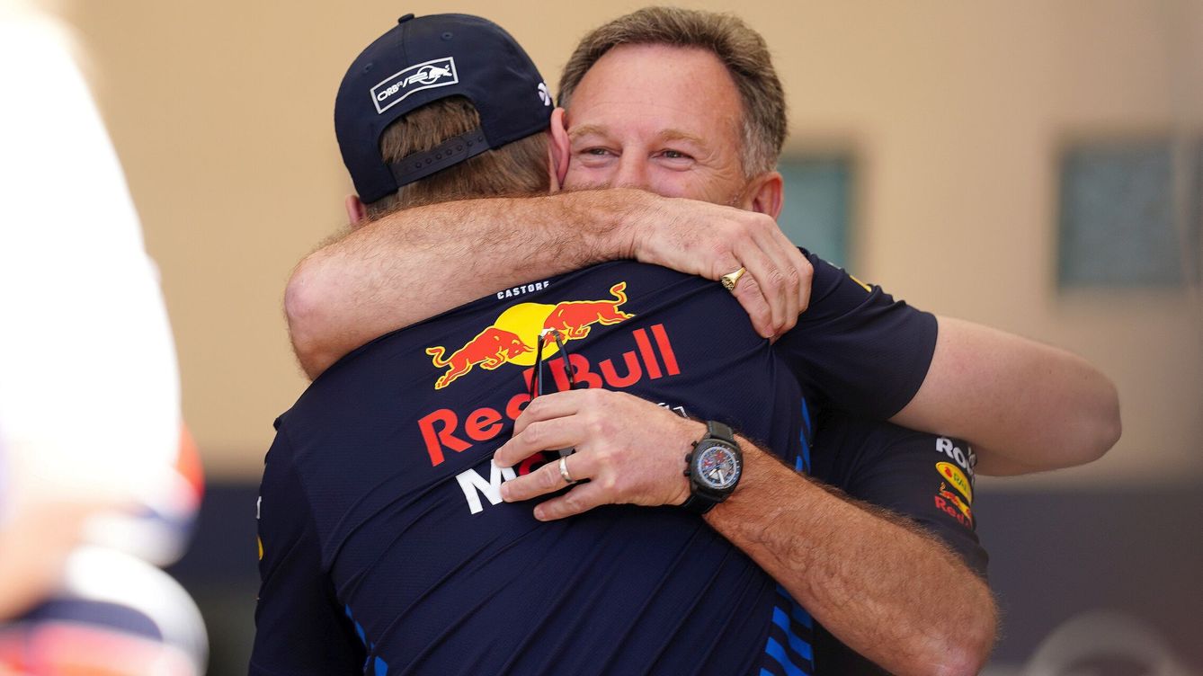 Foto: Abrazo entre Verstappen y Horner. (Europa Press)