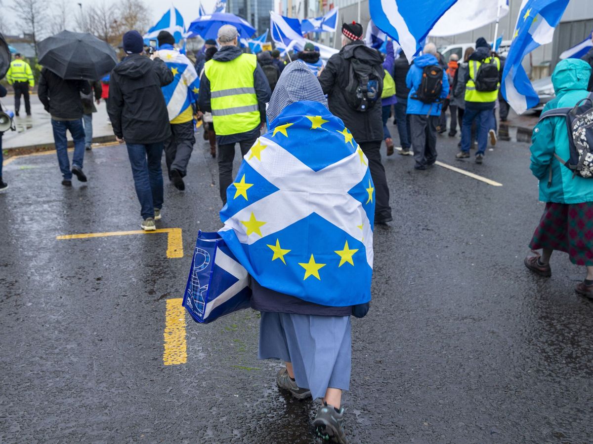 Foto: Protesta independentista en Glasgow. (EFE/Robert Perry)