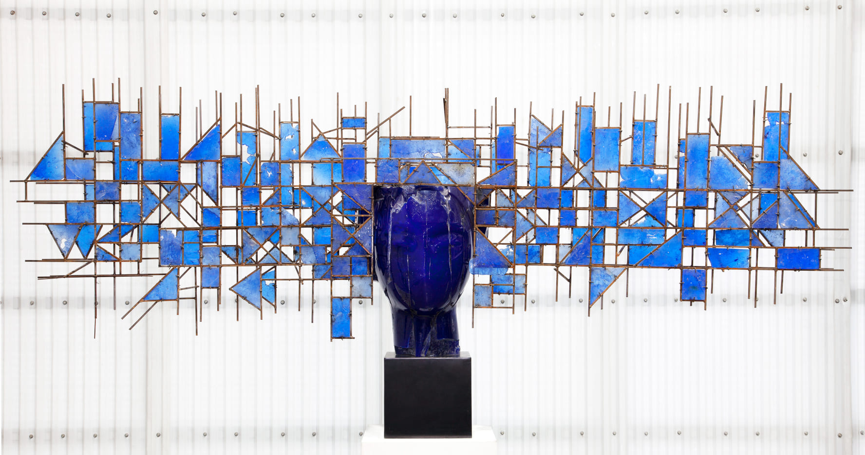 ‘Cabeza con cristales azules’, Manolo Valdés. 2023