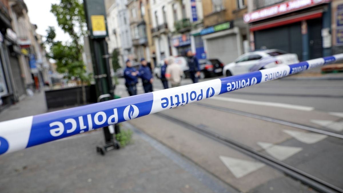 La policía detiene a un hombre con un kaláshnikov en Bruselas en plena ola de tiroteos