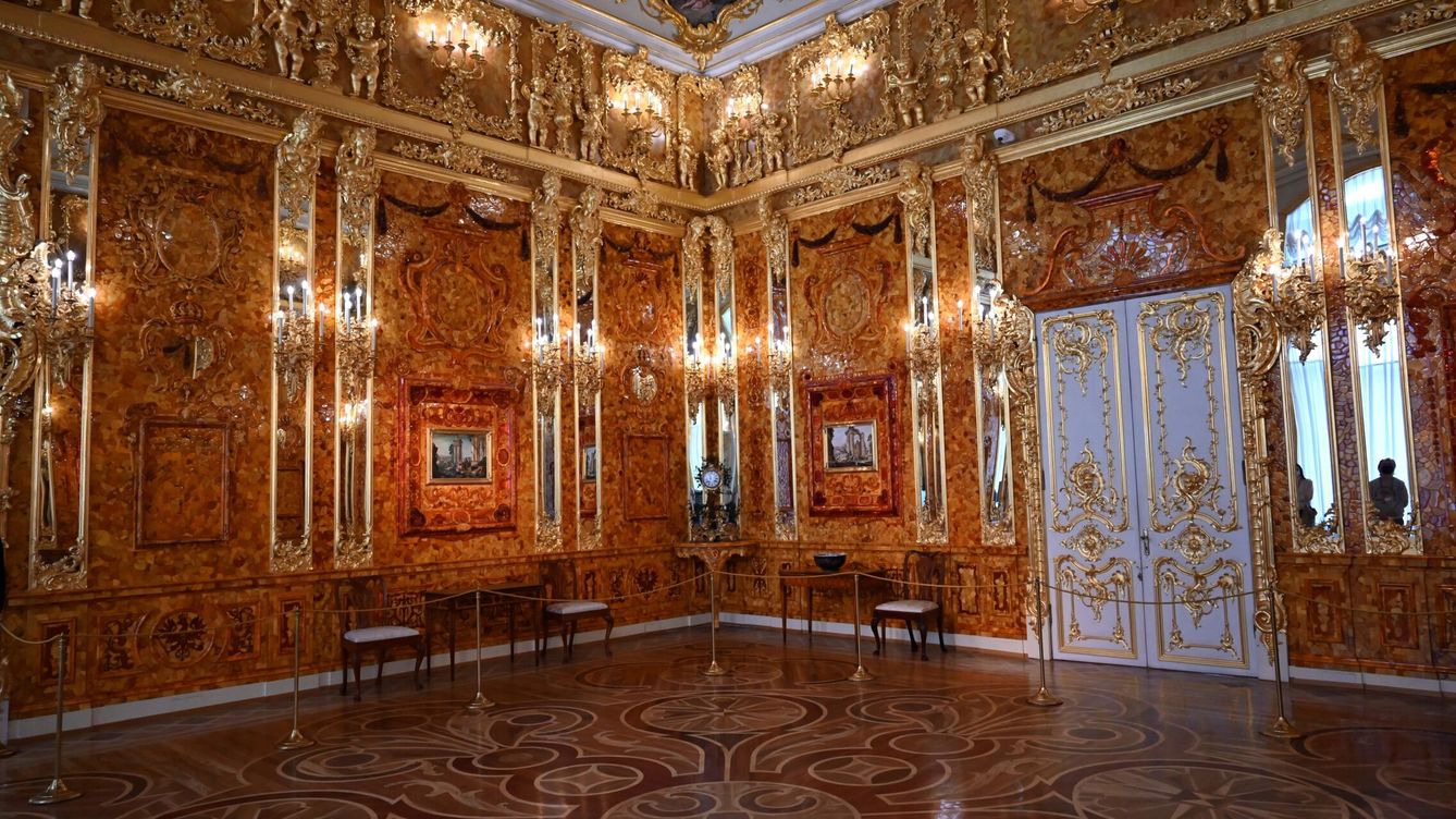 Foto: La reproducción de la Cámara de Ámbar en el Palacio de Catalina, a las afueras de San Petersburgo. EFE / Ignacio Ortega